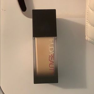 HUDA BEAUTY high coverage foundation